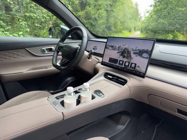 
            Tenet вместо VW. Мы испытали новый кроссовер Т8 калужской сборки
        