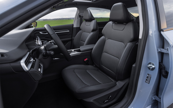 
            Дешевле, но лучше Geely Emgrand. Мы покатались на новом Belgee S50
        