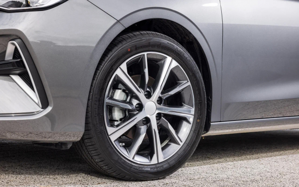 
            Дешевле, но лучше Geely Emgrand. Мы покатались на новом Belgee S50
        