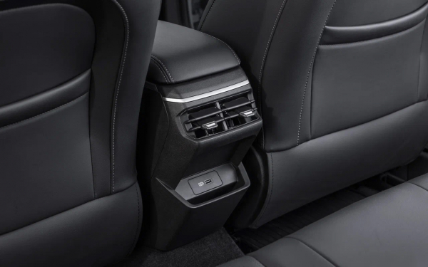 
            Дешевле, но лучше Geely Emgrand. Мы покатались на новом Belgee S50
        