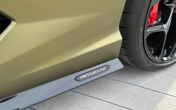 
            Мы оценили Lamborghini Revuelto. Этот гиперкар против законов физики
        