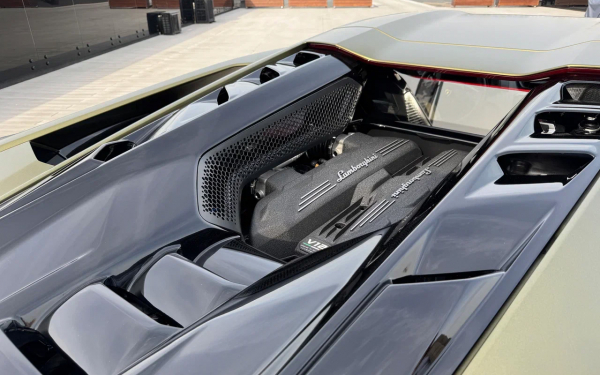 
            Мы оценили Lamborghini Revuelto. Этот гиперкар против законов физики
        