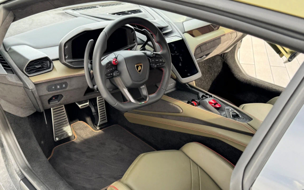 
            Мы оценили Lamborghini Revuelto. Этот гиперкар против законов физики
        
