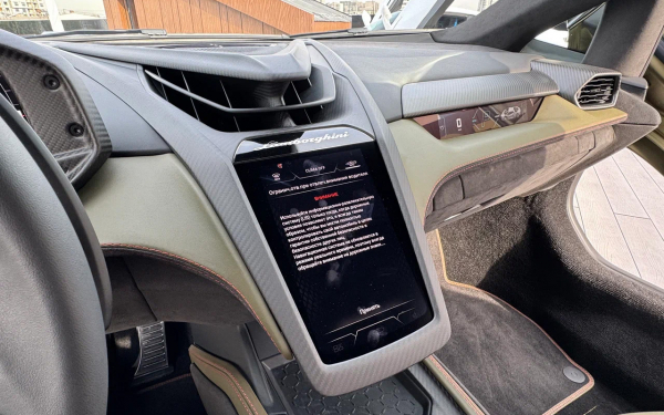 
            Мы оценили Lamborghini Revuelto. Этот гиперкар против законов физики
        