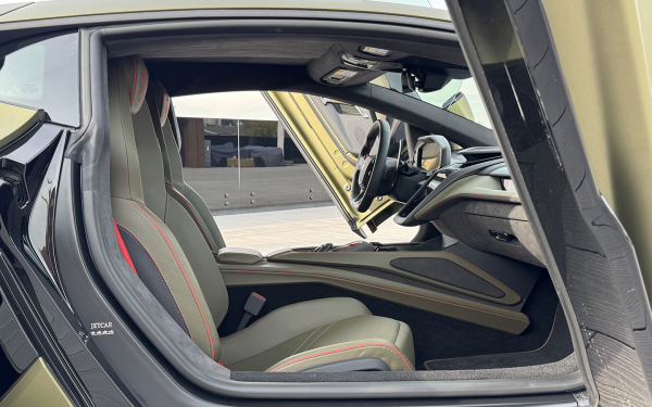 
            Мы оценили Lamborghini Revuelto. Этот гиперкар против законов физики
        
