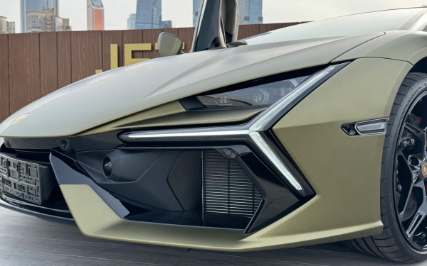 
            Мы оценили Lamborghini Revuelto. Этот гиперкар против законов физики
        