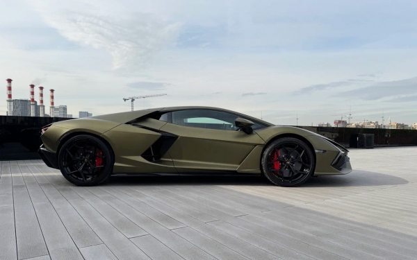 
            Мы оценили Lamborghini Revuelto. Этот гиперкар против законов физики
        