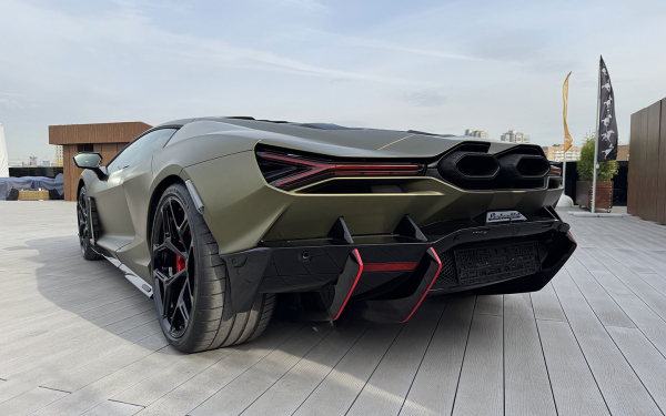 
            Мы оценили Lamborghini Revuelto. Этот гиперкар против законов физики
        