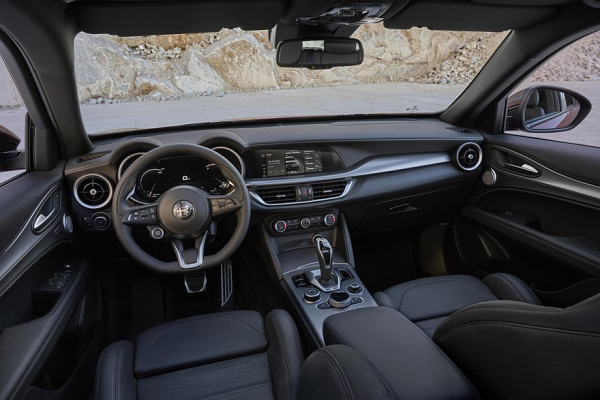 Новые Alfa Romeo Giulia и Stelvio могут получить &laquo;чистый&raquo; ДВС